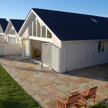 Beautiful, Modern Villa 5 Mins Walk From The Stunning Bay At Trearddur Holyhead Exterior photo