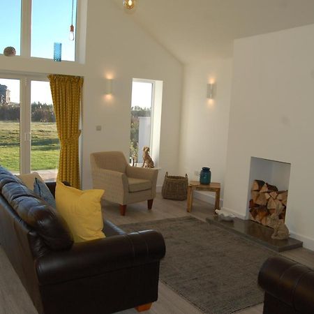 Beautiful, Modern Villa 5 Mins Walk From The Stunning Bay At Trearddur Holyhead Exterior photo