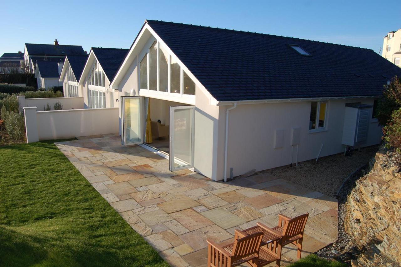 Beautiful, Modern Villa 5 Mins Walk From The Stunning Bay At Trearddur Holyhead Exterior photo