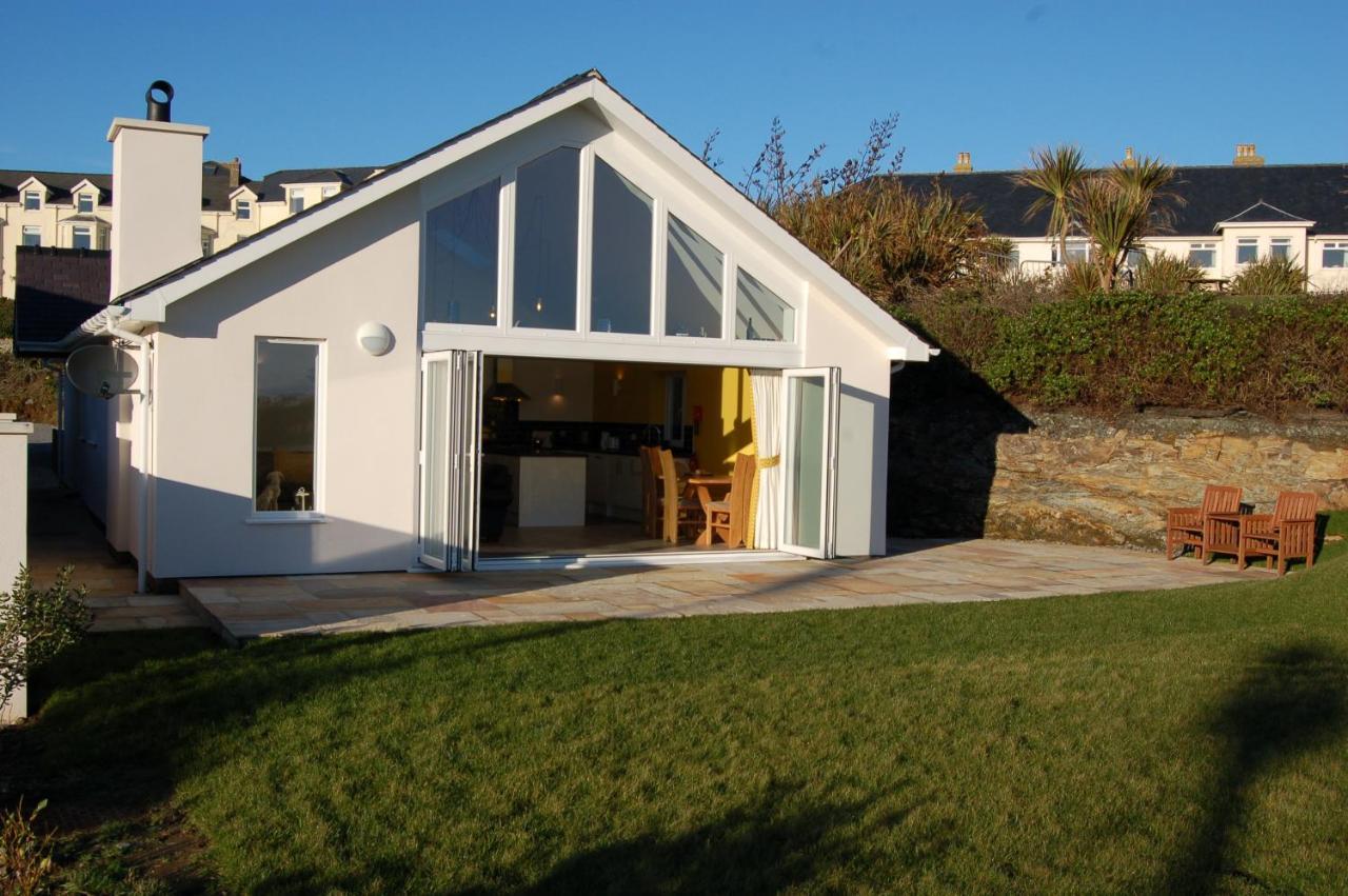 Beautiful, Modern Villa 5 Mins Walk From The Stunning Bay At Trearddur Holyhead Exterior photo