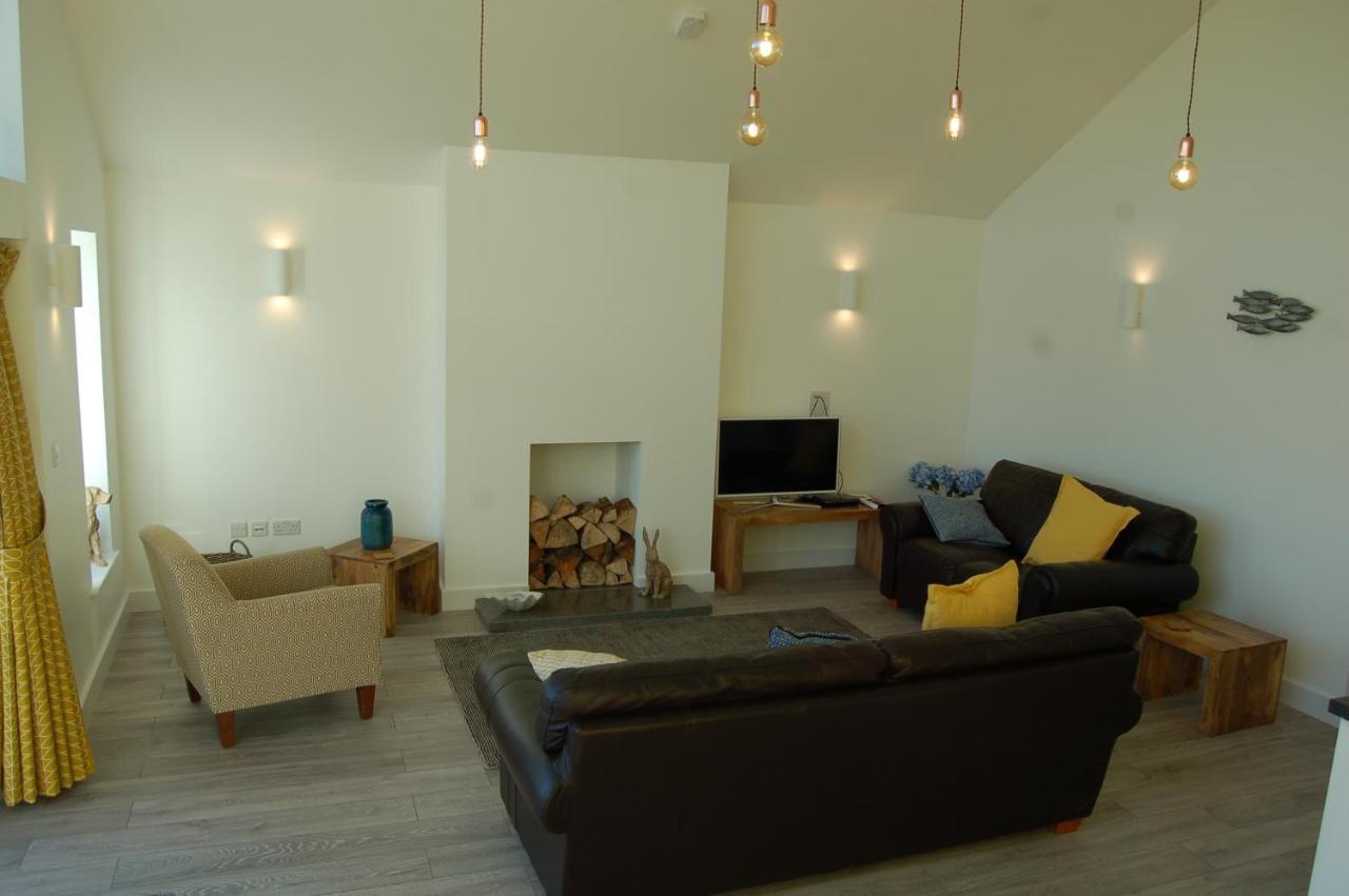 Beautiful, Modern Villa 5 Mins Walk From The Stunning Bay At Trearddur Holyhead Exterior photo